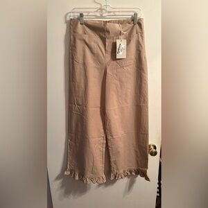 NWT Eesome Ruffle Hem Pants